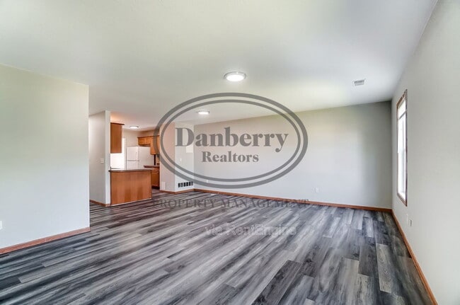 Building Photo - 1113 N Byrne Rd