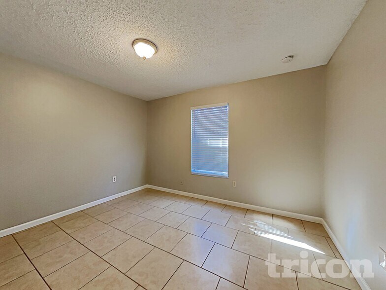 Building Photo - 2920 Malcolm Dr