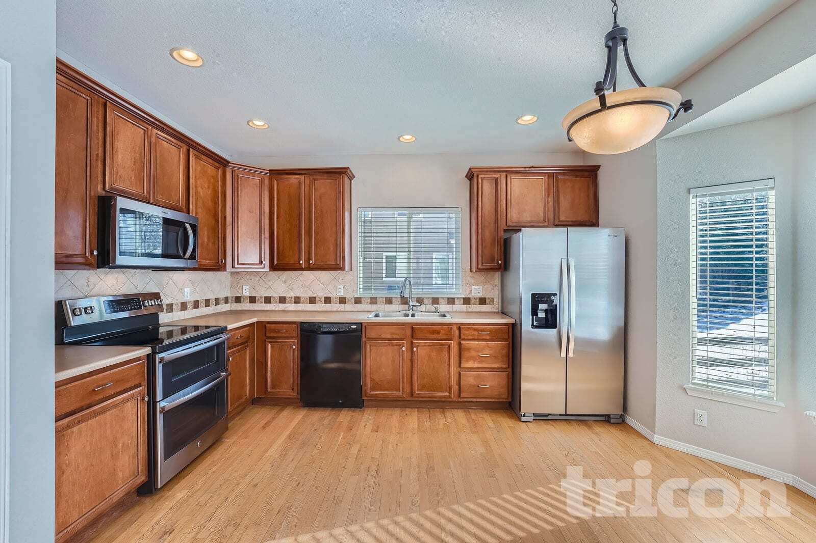 Building Photo - 1220 Sunset Way