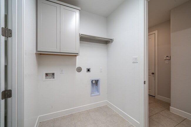 Building Photo - 4706 Llano Lp