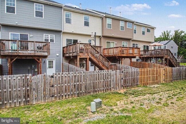 Building Photo - 2525 Drake Ln