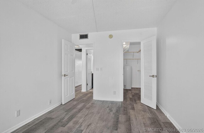 Building Photo - 3045 Cornwall C