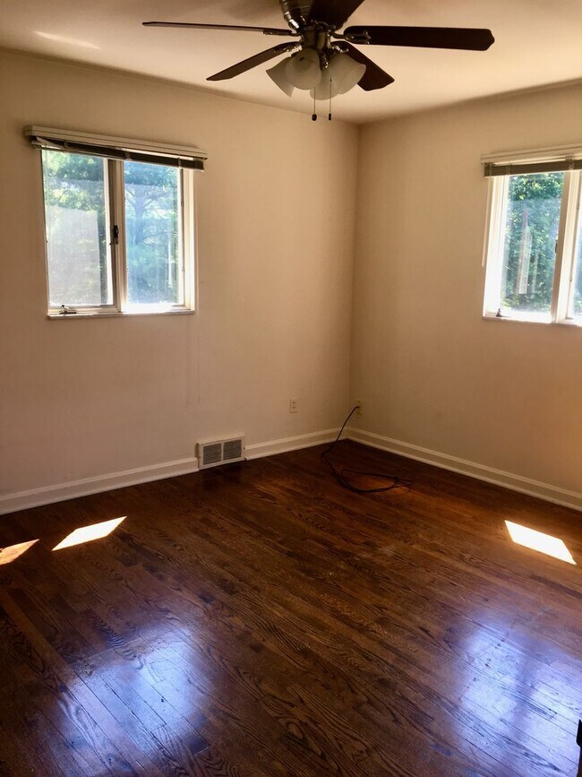 Building Photo - 1470 Mohican Dr