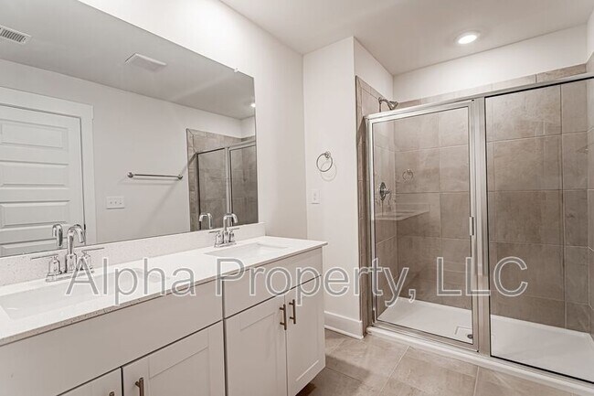 Building Photo - 47 Centimeters Dr