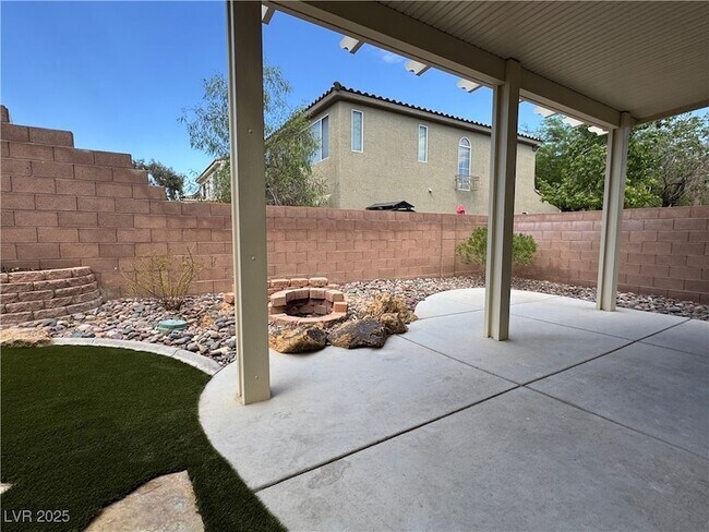 Building Photo - 8278 Apple Barn Ave