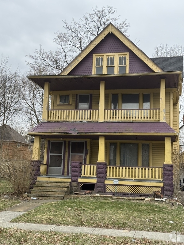 Building Photo - 9210 Yale Ave