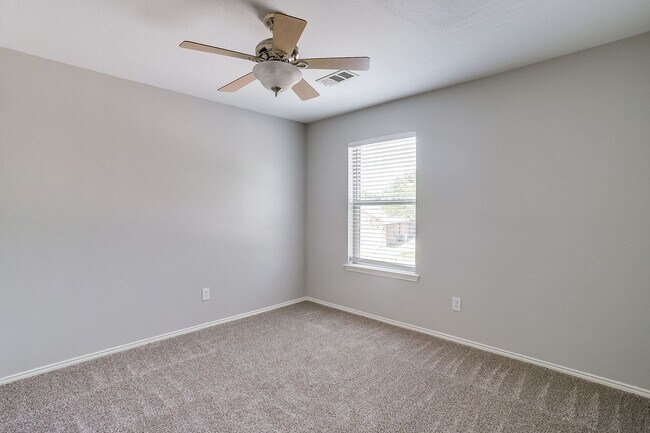 Building Photo - 2875 Grandview Dr