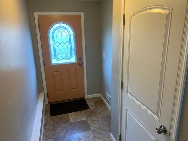 Building Photo - 346 Weatherstone Dr