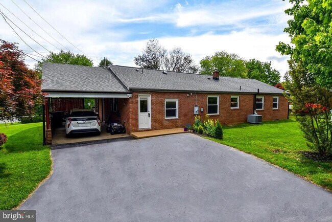 Building Photo - 2 Cinnamon Fern Rd