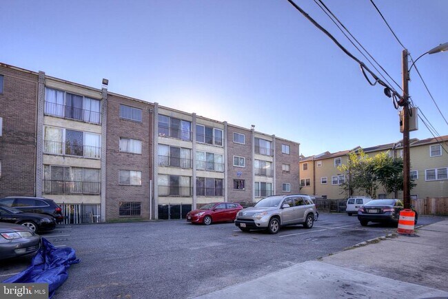 Building Photo - 1920 Naylor Rd SE