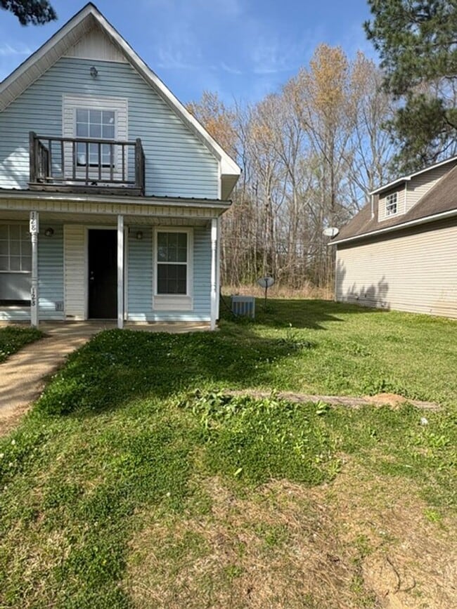 Building Photo - Renovated 3 Bedroom 2 Bath Home for Rent!