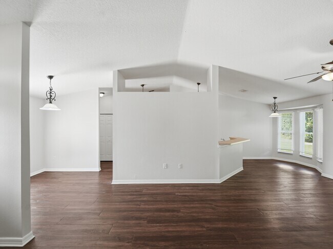 Building Photo - 2368 Sweetwater Blvd