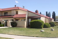 Building Photo - Charming 2-Bedroom Home in Gated Community...