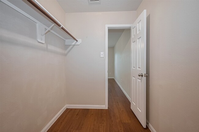 Building Photo - 6026 Stockholm Ct