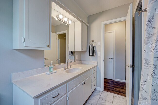 Building Photo - Turnkey Gem: Fully Furnished 5-Bedroom Home with Spacious Layout and Corner Lot!