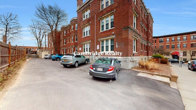 Building Photo - 15 Glenville Ave