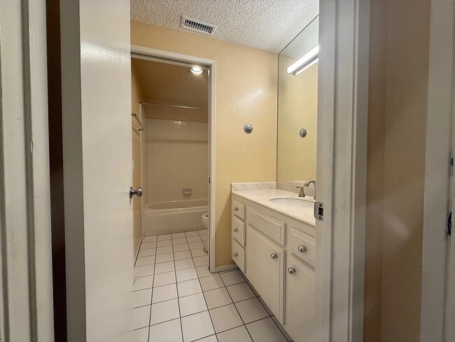 Building Photo - 11 Woodhollow