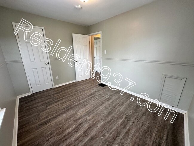 Building Photo - Cute 2 bed 1 bath home