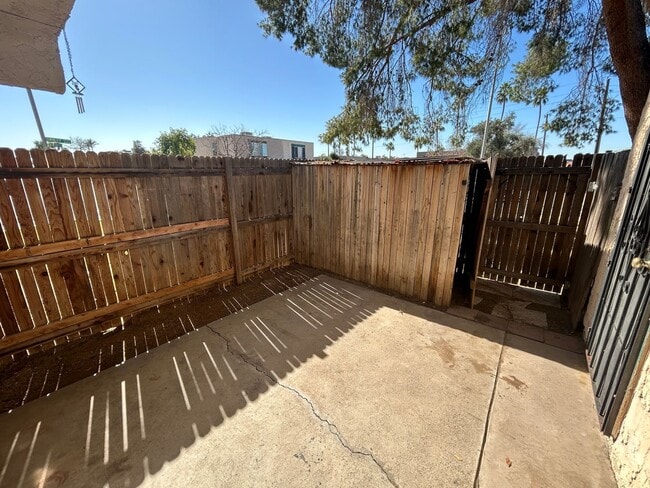 Building Photo - 6046 W Townley Ave