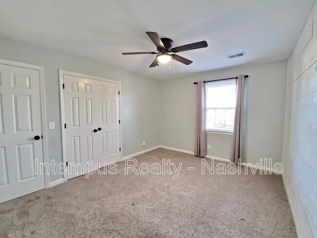 Building Photo - 547 Hopewood Ct