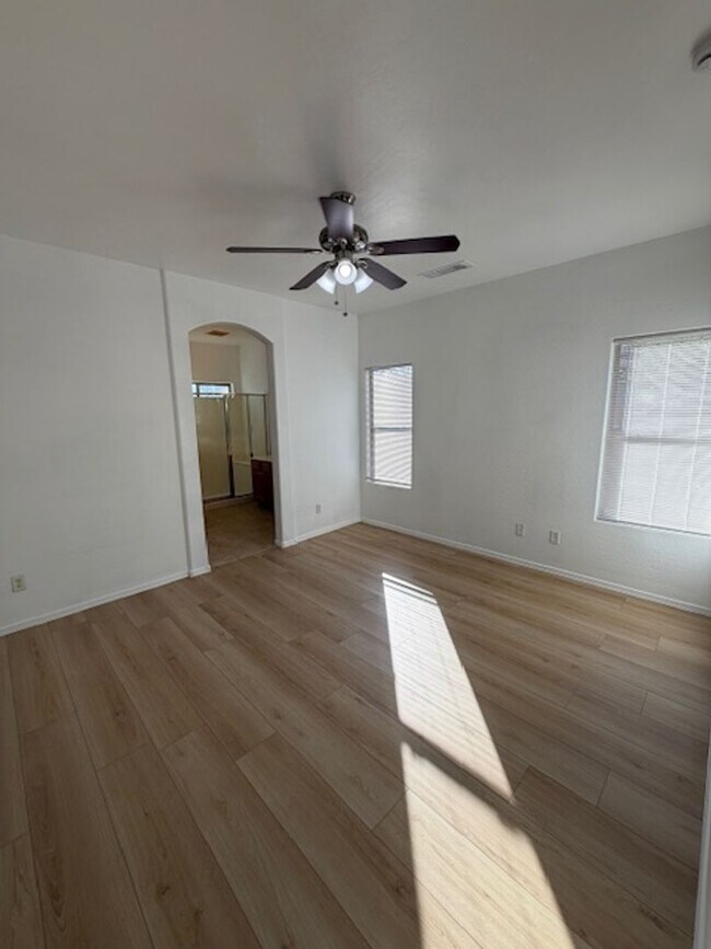 Building Photo - MOVE IN SPECIAL! Charming 3 Bed, 2 Bath in Surprise