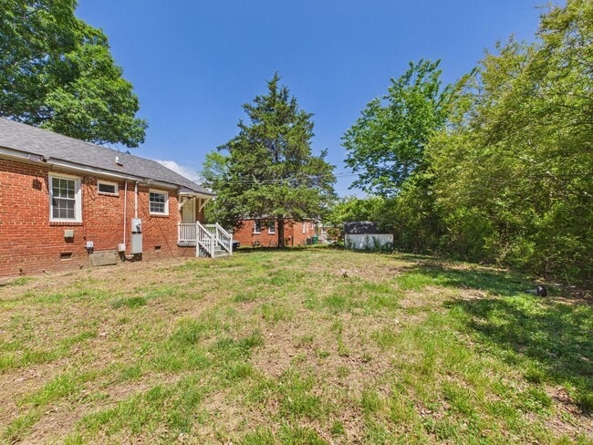Building Photo - 4605 Eastover Ave