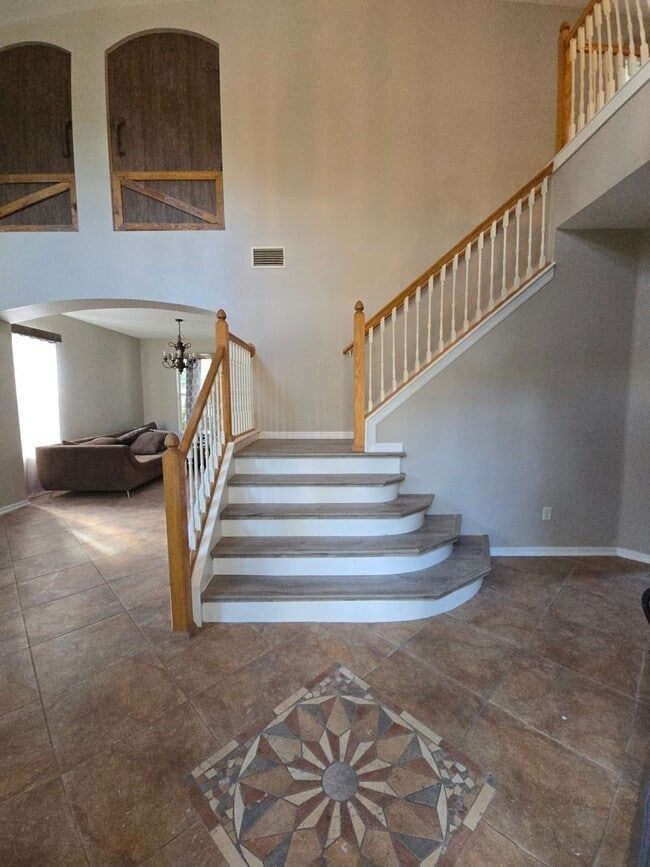 Building Photo - Newly Renovated 4/3 w/pool