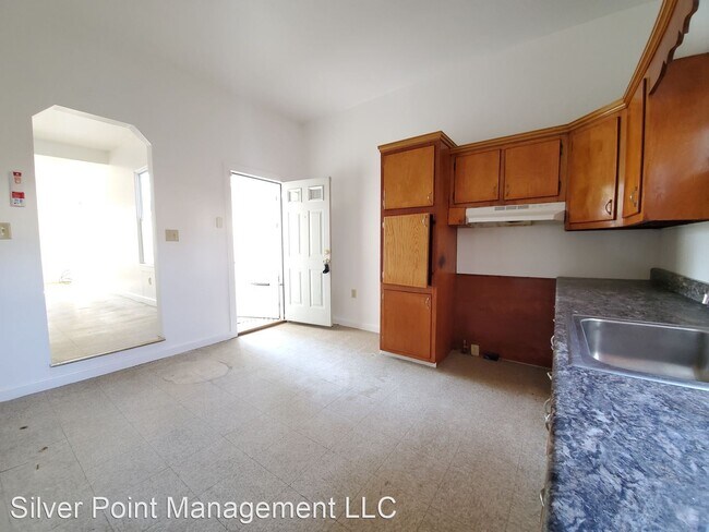 Building Photo - 3 br, 1 bath House - 83 South Ave