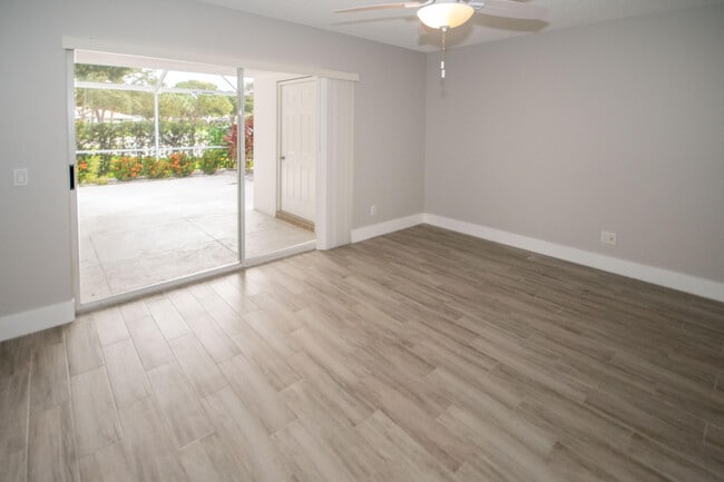 Building Photo - 3604 Pin Oak Ct