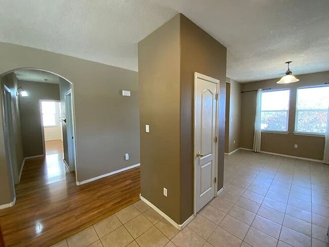 Building Photo - AMAZING HOME