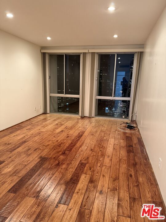 Building Photo - 800 W 1st St