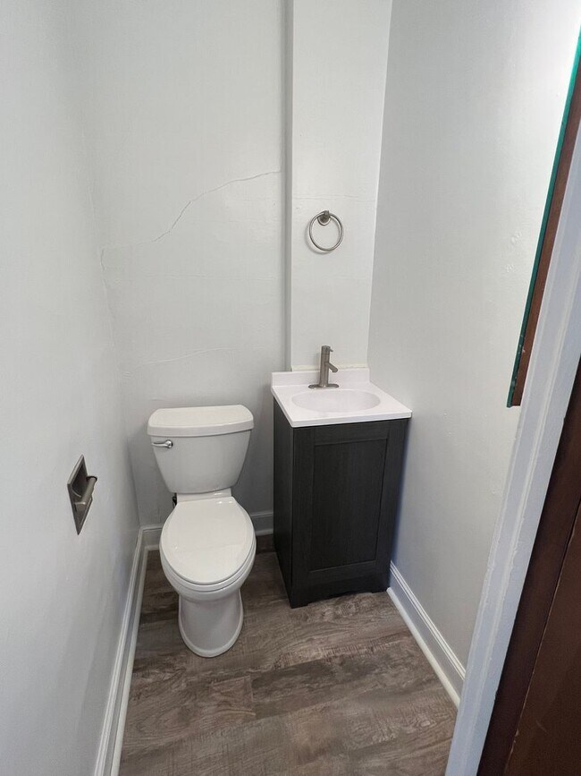 Building Photo - AVAILABLE JUNE - 4 Bed 1.5 Bath Home in Superior