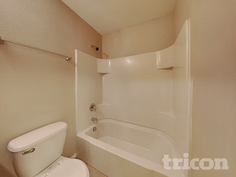 Building Photo - 6032 Fantail Dr