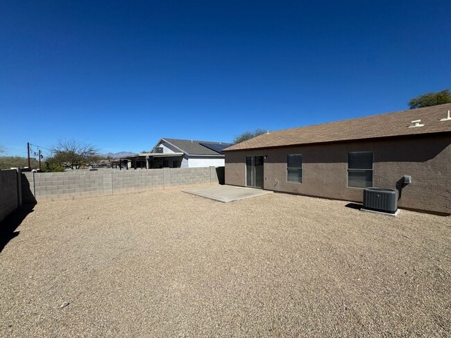 Building Photo - 3 Bedroom - 2 Bath - 1300 Sq. Ft. Home - Tucson