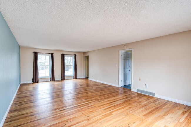 Building Photo - 7137 Milner Dr