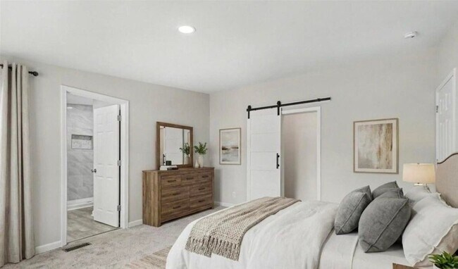 Building Photo - 5050 Park Creek Dr