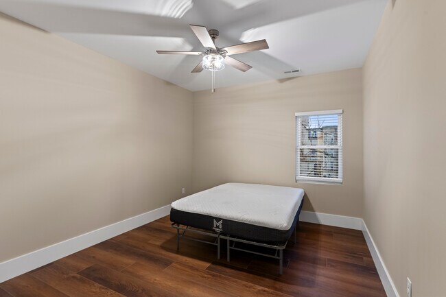 Building Photo - 5424 Delmar Ct