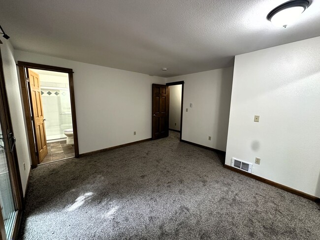 Building Photo - 3Bd/2Ba Sammamish House