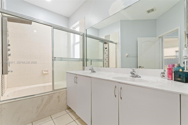 Building Photo - 2328 NE 37th Terrace