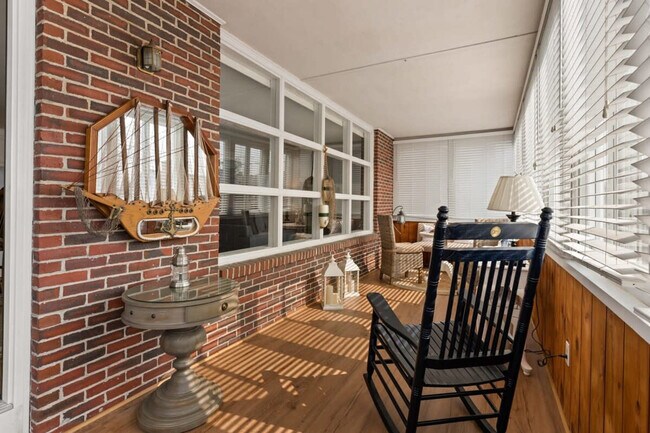 Building Photo - 12 Harris Ave