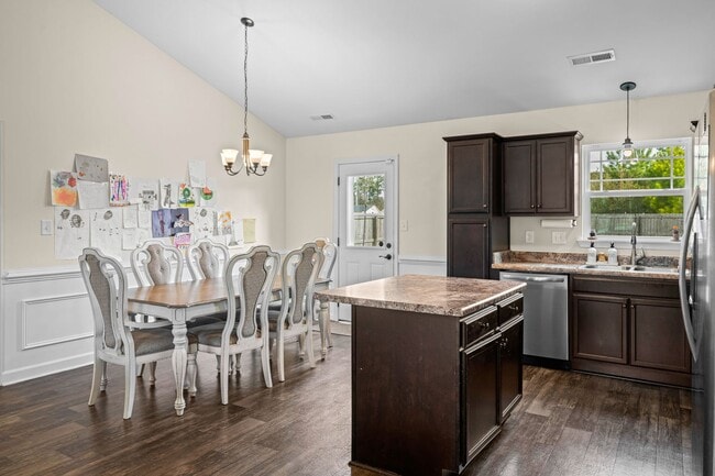 Building Photo - 215 Timber Jack Ct