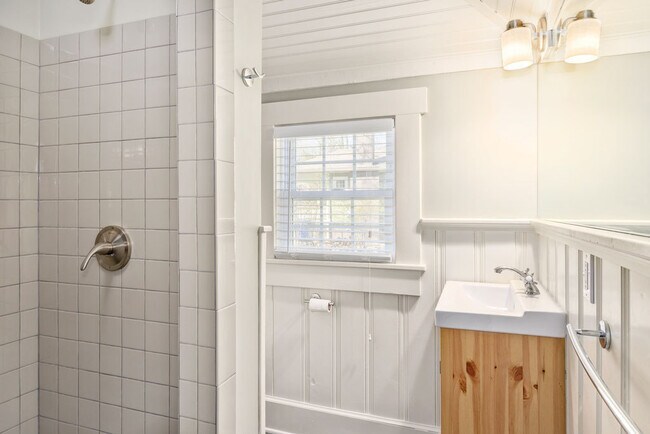 Building Photo - Updated Craftsman Cottage in West Asheville