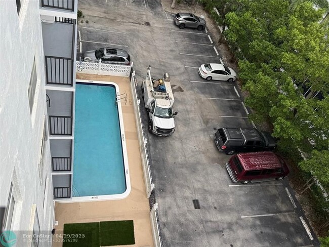 Building Photo - 3000 Riomar St
