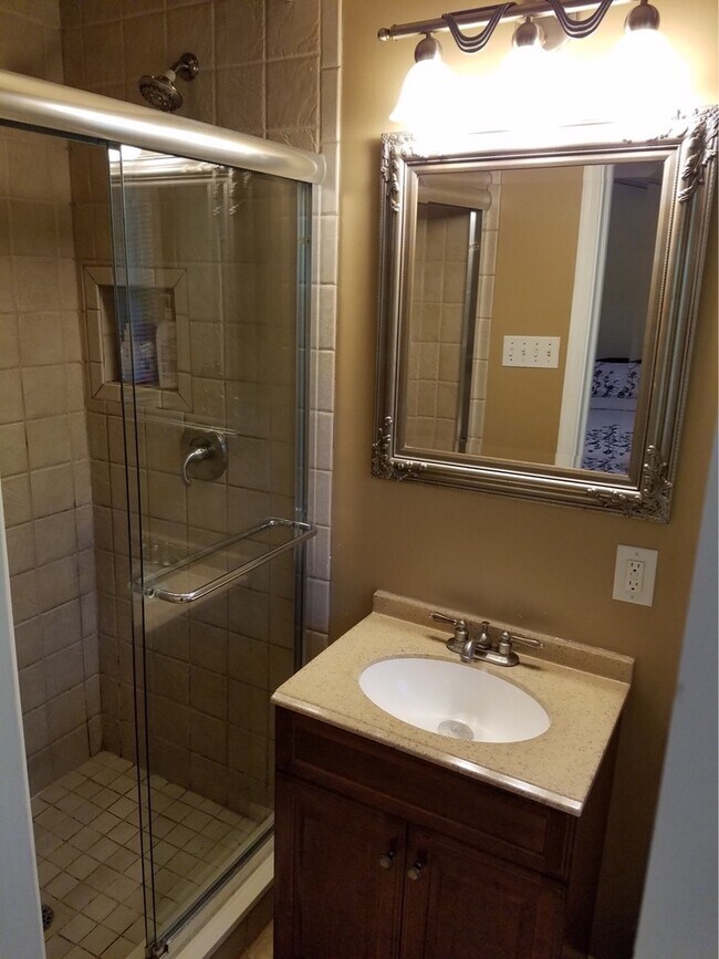 Building Photo - Welcome to this charming home in Chesapeak...