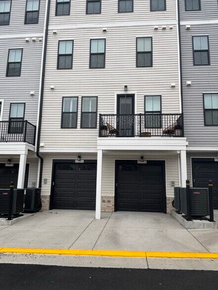 Building Photo - 43396 Farringdon Sq