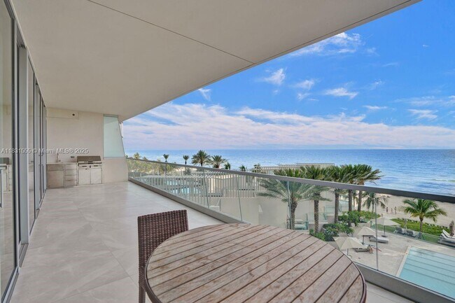 Building Photo - 18501 Collins Ave
