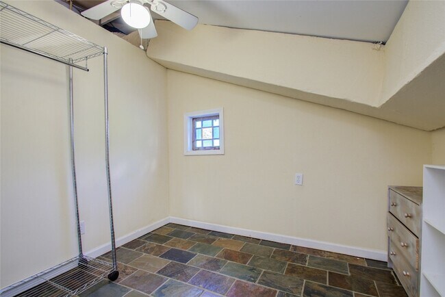 Building Photo - 5313 Palmetto St