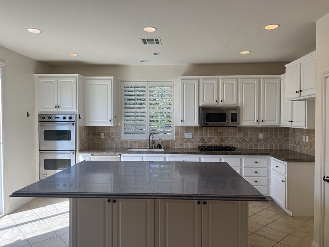 Building Photo - 5210 Village Green Ln