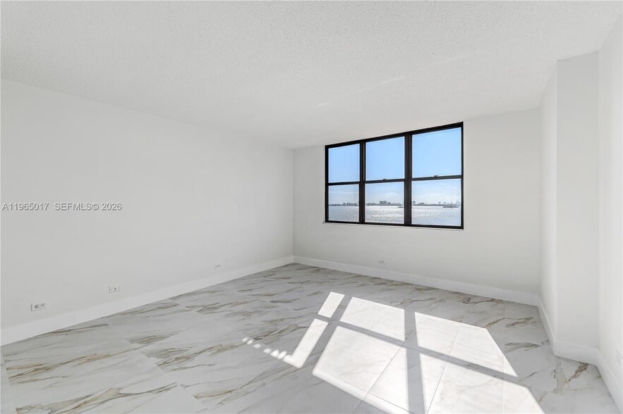 Building Photo - 1800 NE 114th St