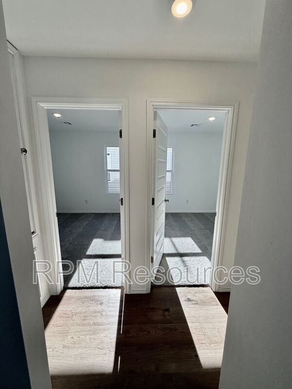 Building Photo - 10320 Baled Bermuda Rd